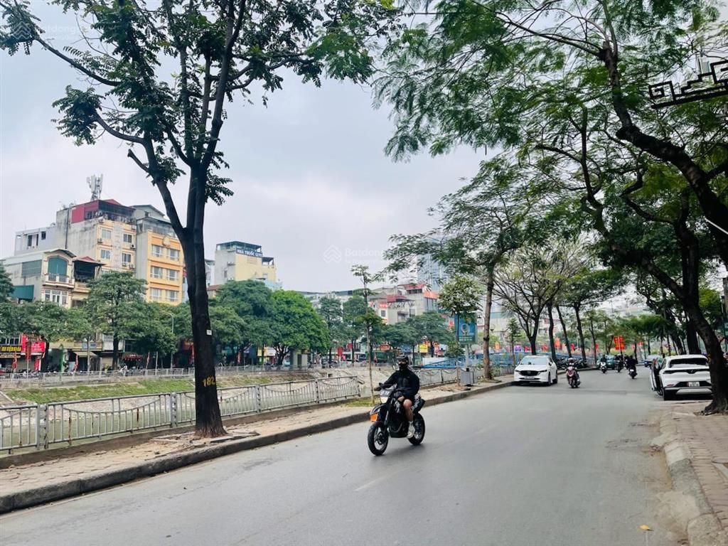 Mặt tiền vũ tông phan, thanh xuân, dt 300 m. 4 tầng. mt 8.9 m. chỉ 120 tỷ