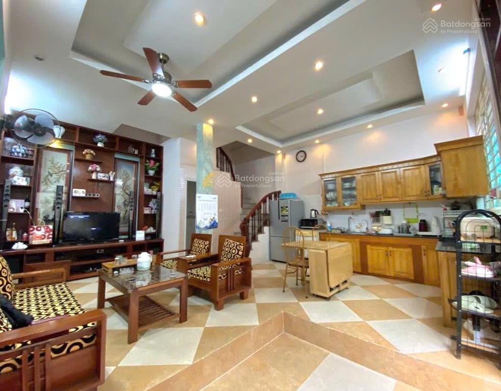 Bán nhà văn quán, hà đông diện tích 40m, 4 tầng, ô tô đỗ cửa, ngõ thông,gần ga tàu điện, giá 7.5 tỷ