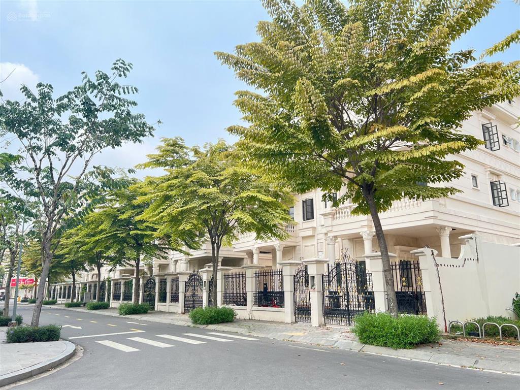 Cần bán biệt thự view công viên giá tốt nhất chỉ 48 tỷ. 0985 323 ***
