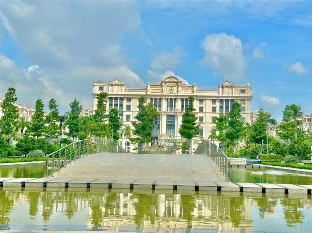Cần bán biệt thự view công viên giá tốt nhất chỉ 48 tỷ. 0985 323 ***