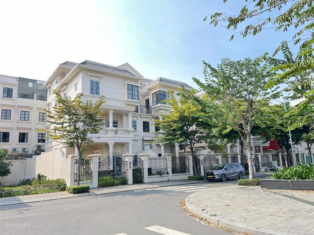 Cần bán biệt thự view công viên giá tốt nhất chỉ 48 tỷ. 0985 323 ***