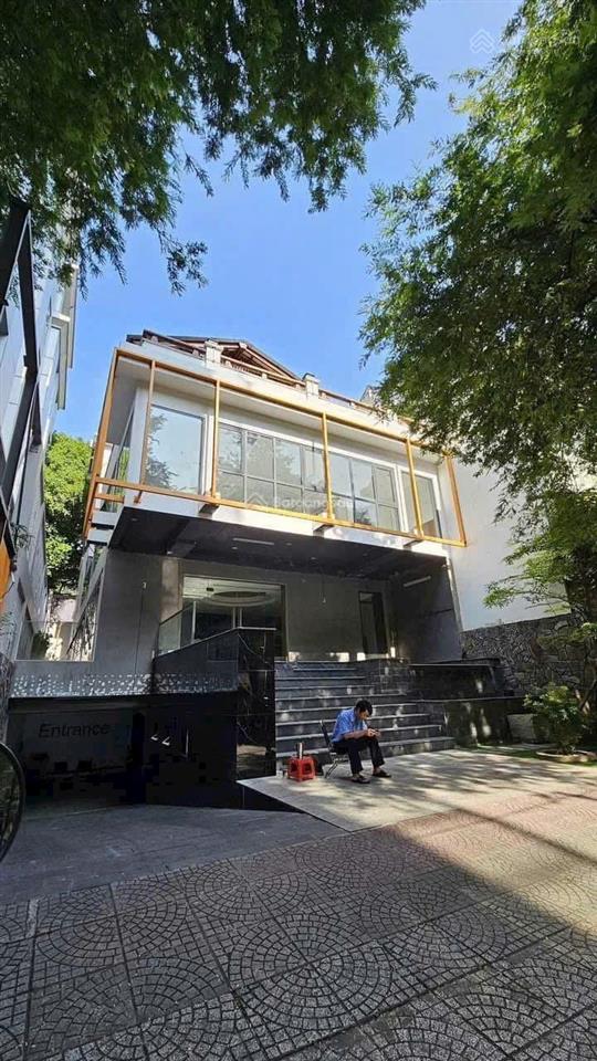Mt 100 nguyễn du, bến nghé q1, dt 11,75m31m, hầm 4 tầng, hdt 400tr/tháng, bán 435 tỷ