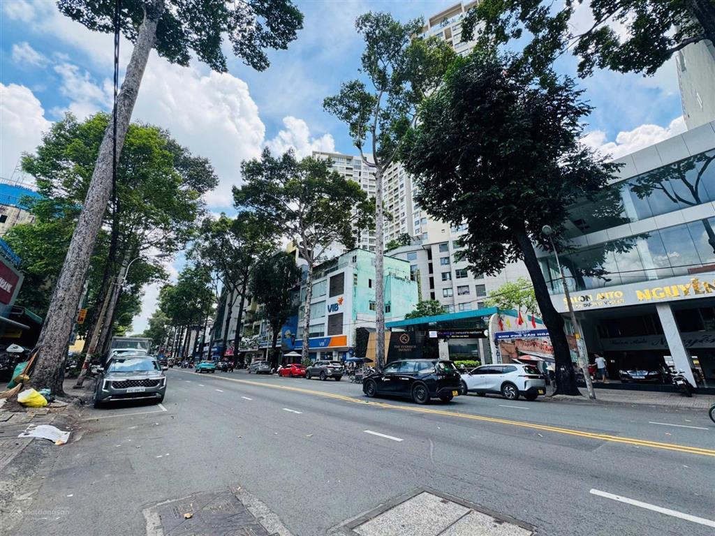Góc 2 mt 286 an dương vương quận 5, dt 10,5x23m, 4 tầng btct, phù hợp showroom ô tô, giá 200 tỷ