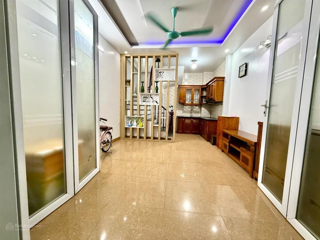 6.5 tỷ có nhà tt ba đình  4 tầng 3 phòng ngủ  10m ra phố  đầy đủ nội thất