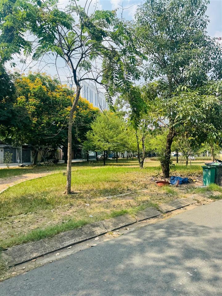 Vô địch tầm giá ! bán lô đất siêu đẹp ngay trần lựu  14 x 16,5m  225m2  xây cao  giá chỉ 37 tỷ