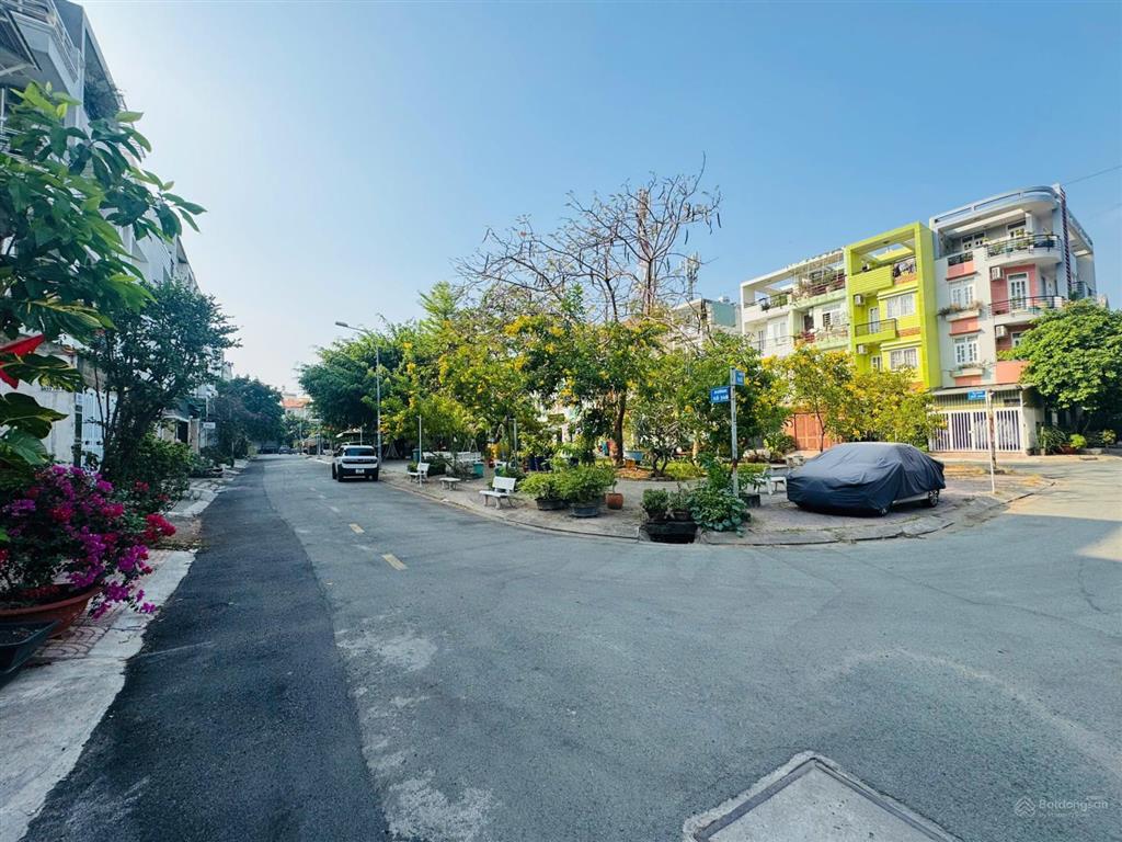 Vô địch tầm giá ! bán lô đất siêu đẹp ngay trần lựu  14 x 16,5m  225m2  xây cao  giá chỉ 37 tỷ