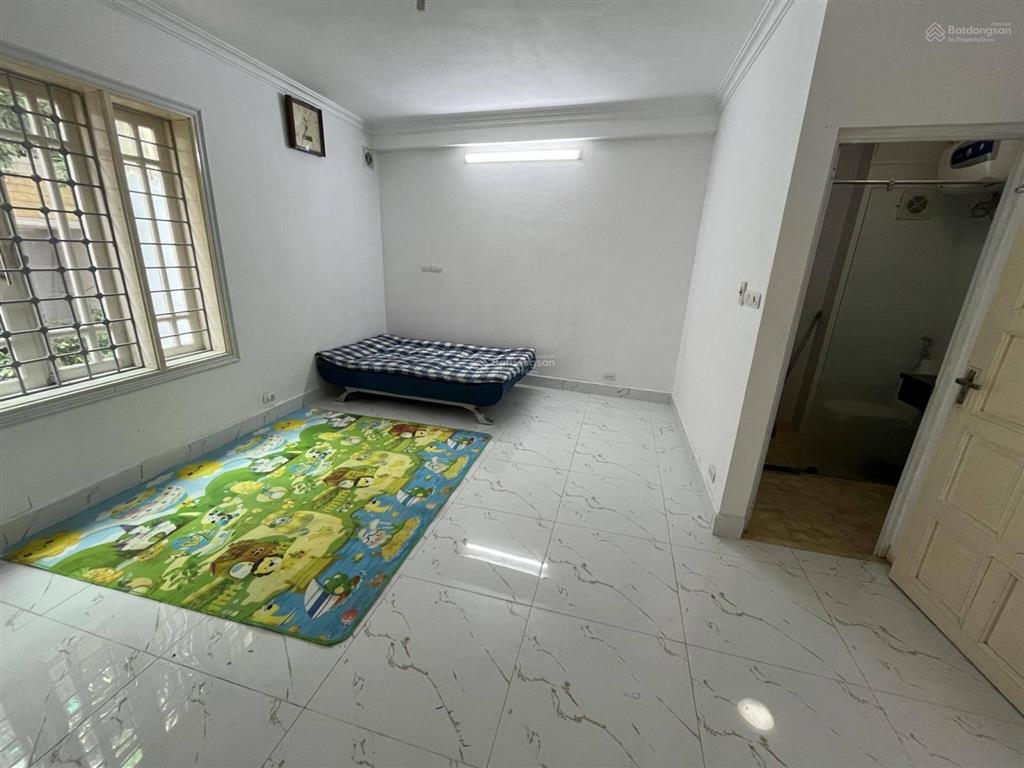 Cho thuê nhà riêng 2 mặt ngõ phố thái hà, 5 tầng làm văn phòng, bán hàng hoặc ở.