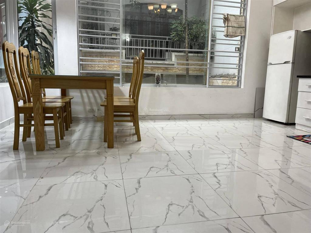 Cho thuê nhà riêng 2 mặt ngõ phố thái hà, 5 tầng làm văn phòng, bán hàng hoặc ở.