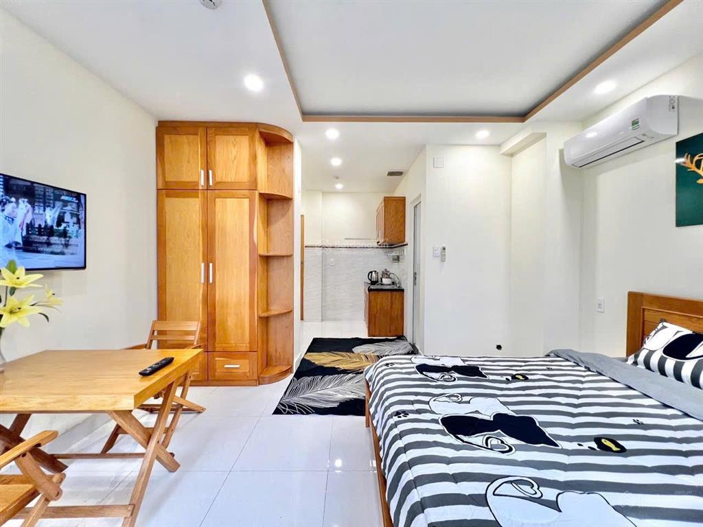 Phòng ban công ngay chợ nguyễn văn trỗi 386 lê văn sỹ q3, không giới hạn người & xe