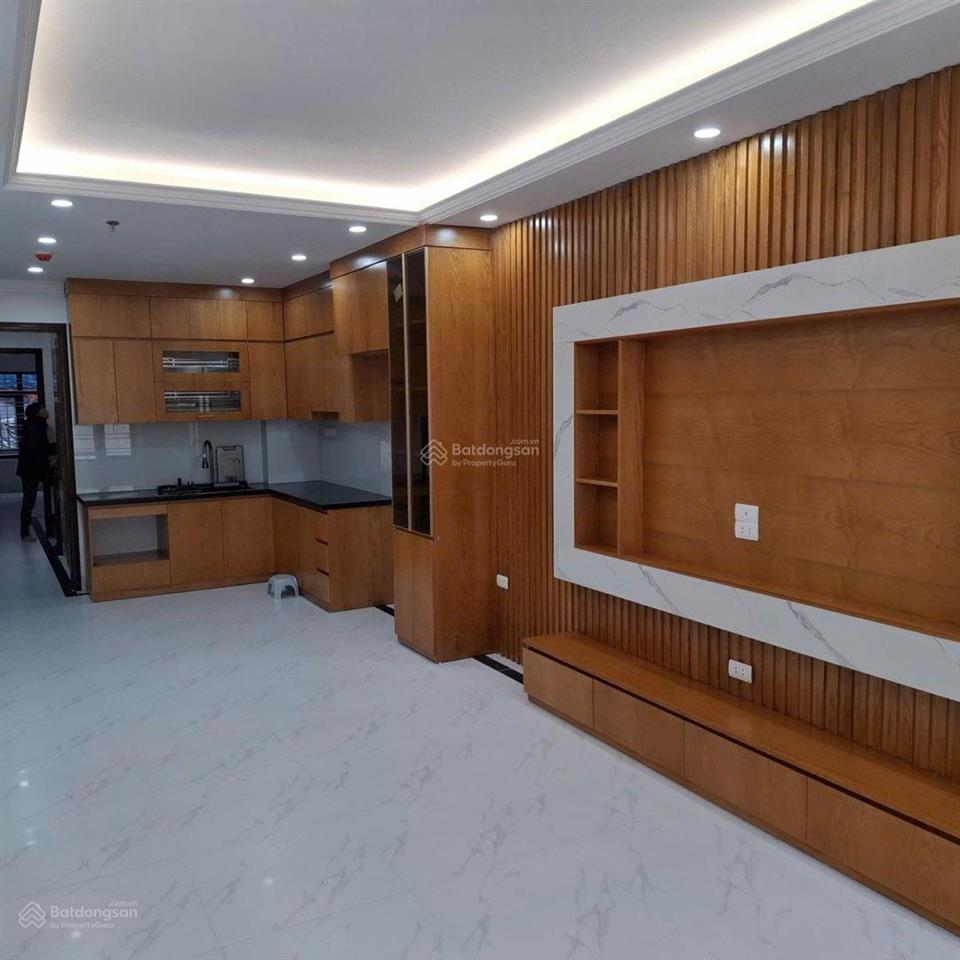 Bán nhà trần quốc hoàn 42m2 5 tầng 10.95 tỷ ô tô tránh, kinh doanh văn phòng cực tốt