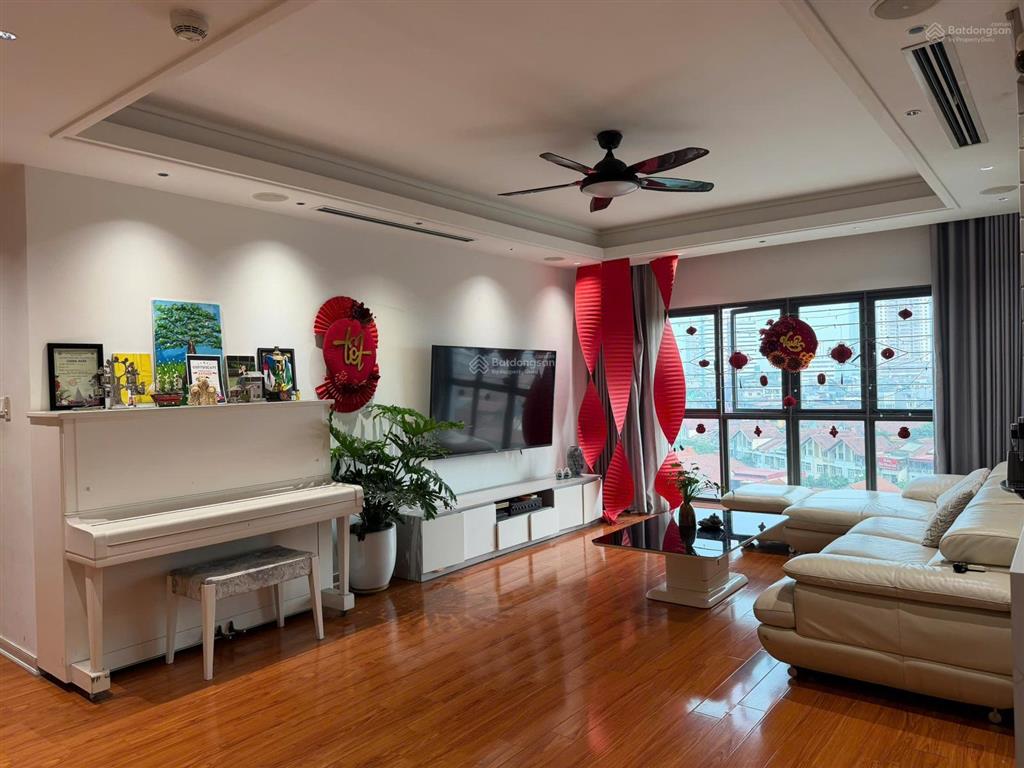 Bán căn hộ 3pn tầng trung, 2 slot ô tô 133m2 tại hoàng thành villas 9,5tỷ, mỗ lao, hà đông, hà nội