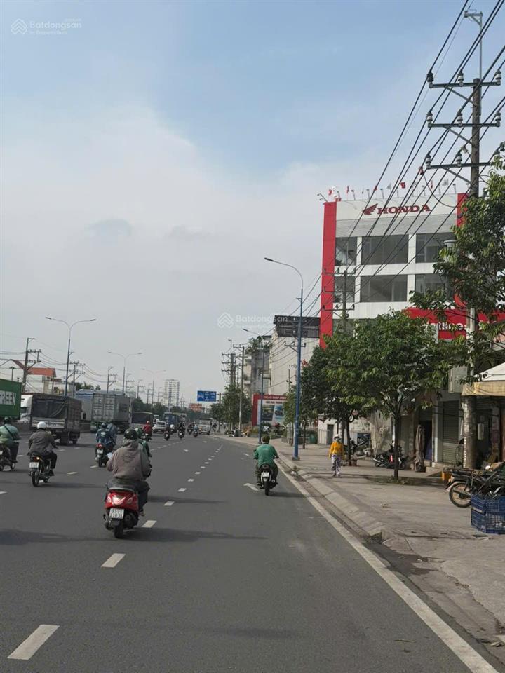 Cần bán nhà mặt tiền kinh doanh đường dt743 khu kinh doanh buôn bán sầm uất nhất phường an phú