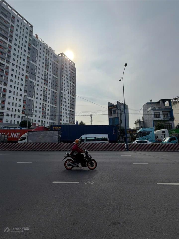 Cần bán nhà mặt tiền kinh doanh đường dt743 khu kinh doanh buôn bán sầm uất nhất phường an phú
