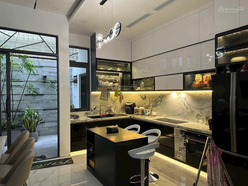 Cho thuê nhà trệt 3 lầu trục chính khu dân cư nam long, nhiều nội thất