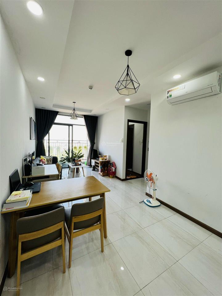 Chính chủ cần bán gấp căn 2pn, tầng cao hướng đông nam view thoáng mát, sổ hồng sẵn