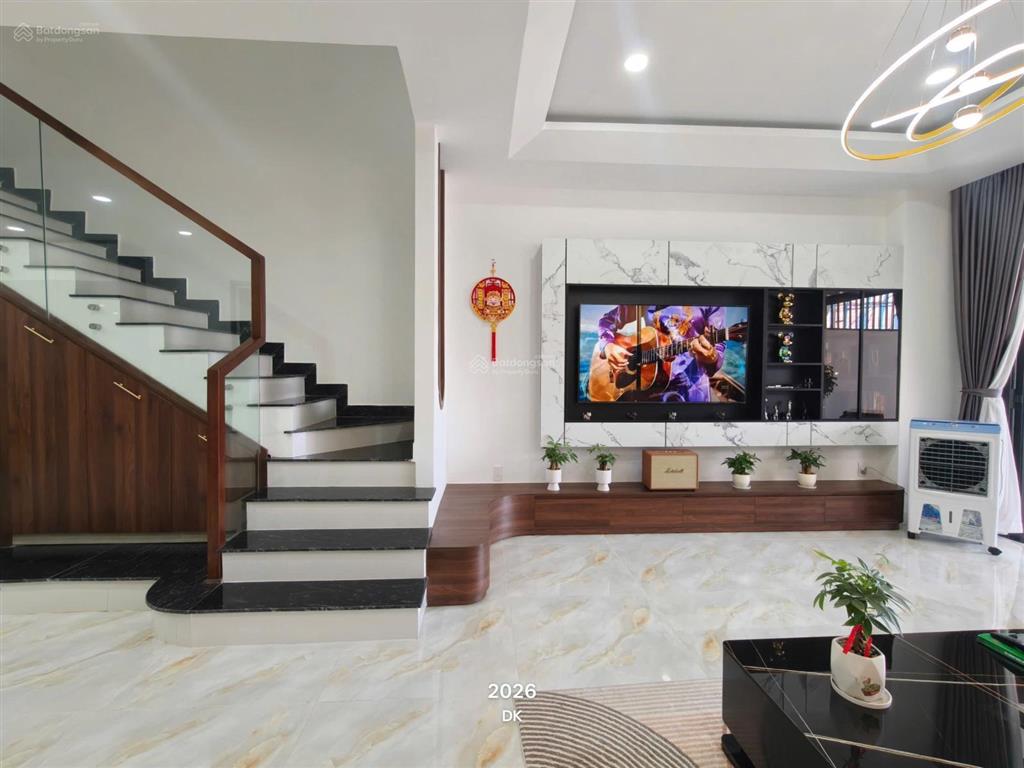 Nhà mặt tiền đường 49 kđt mỹ gia gói 7 , đối diện sân bóng