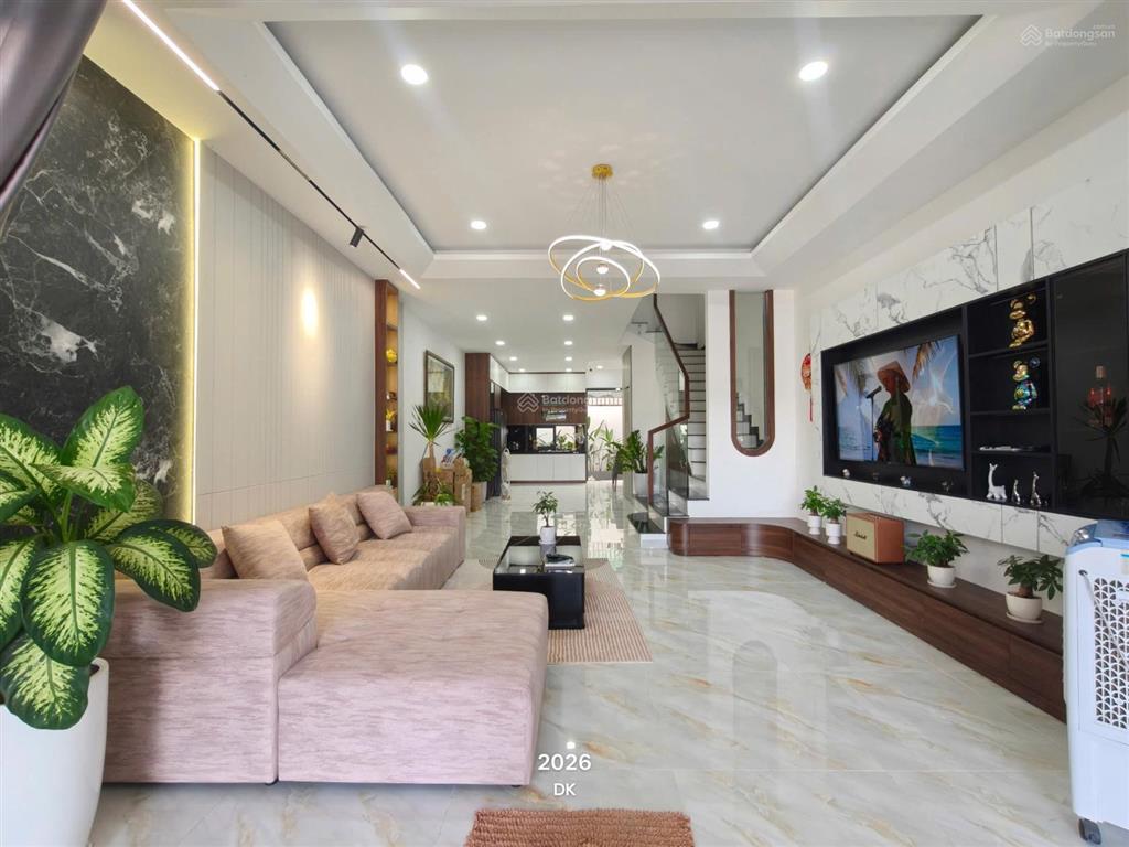 Nhà mặt tiền đường 49 kđt mỹ gia gói 7 , đối diện sân bóng