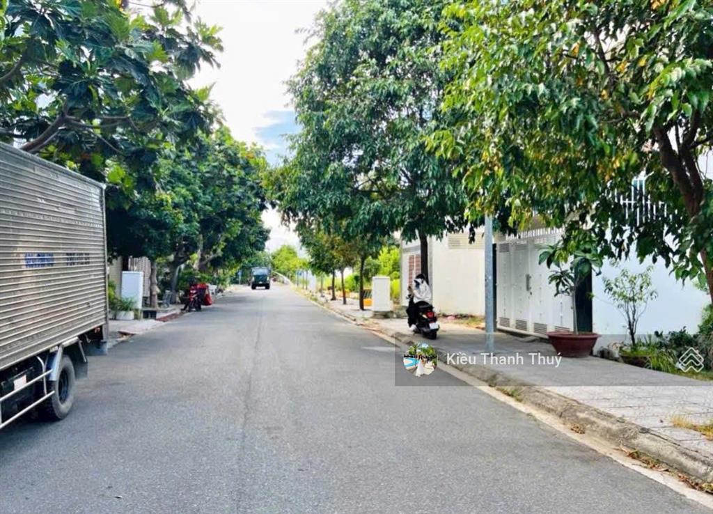 Bán gấp lô đất 110m2 giá 1 tỷ 200tr. đ.liêu bình hương xã tân thông hội huyện củ chi sổ hồng riêng