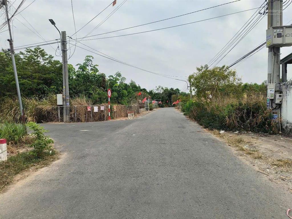 Lô đất nằm kế bên thị trấn củ chi 130m² 100% thổ 1 tỷ 2p ra tới cầu vượt củ chi, sổ hồng riêng
