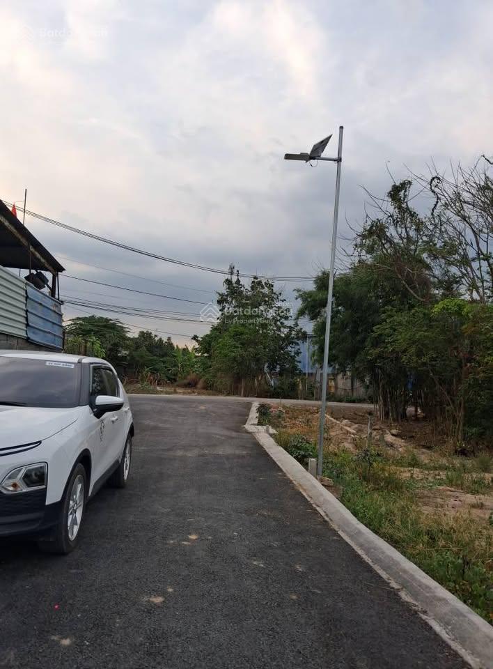 Lô đất cực đẹp gần ngay cầu vượt củ chi mà giá chỉ có 1 tỷ 240tr , sổ riêng ở đ nguyễn văn on .