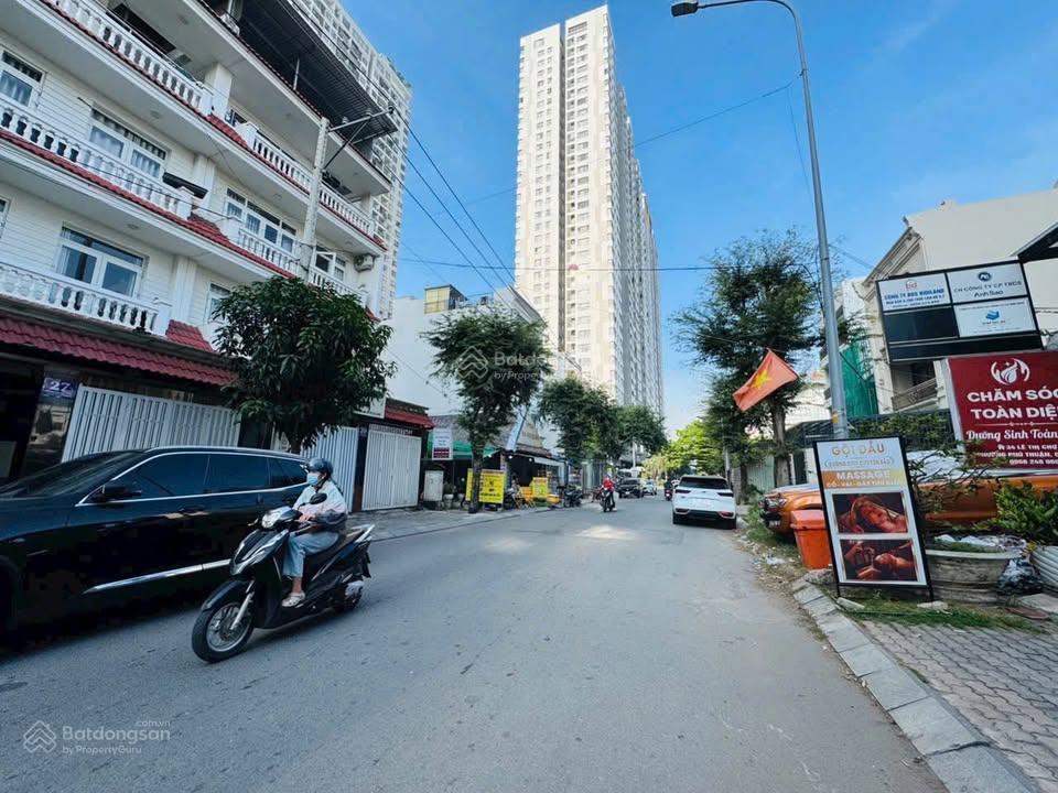 Bán toà nhà chdv 140m2 hầm 5 tầng 16pn thu nhập 76triệu/tháng trung tâm p phú thuận quận 7 giá tốt