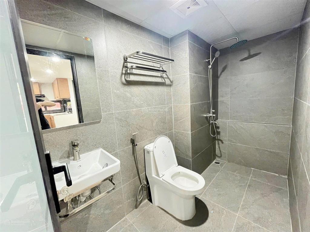 Gấp! cho thuê 2n1k mặt phố lạc long quân  tây hồ, full nội thất, nhận khách nước ngoài