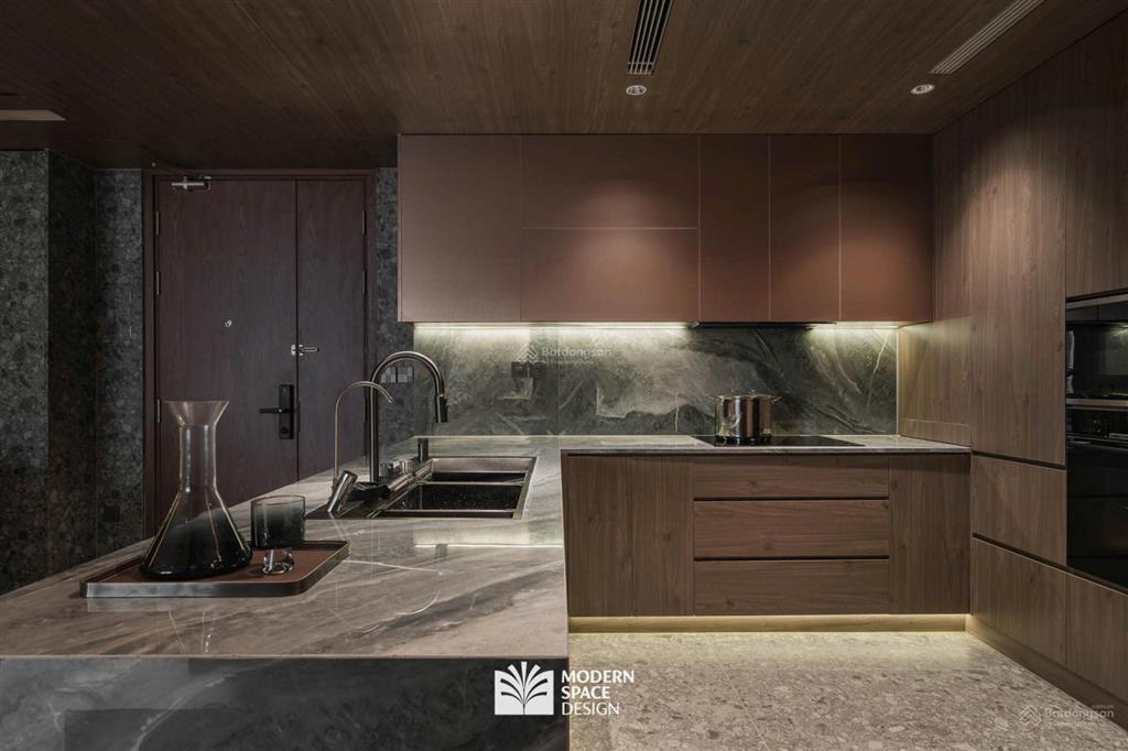 Bán chung cư the diamond residencethanh xuân. dt 161m2, 4 ngủ 3wc, đủ đồ. giá 25.5 tỷ. 0917 748 ***