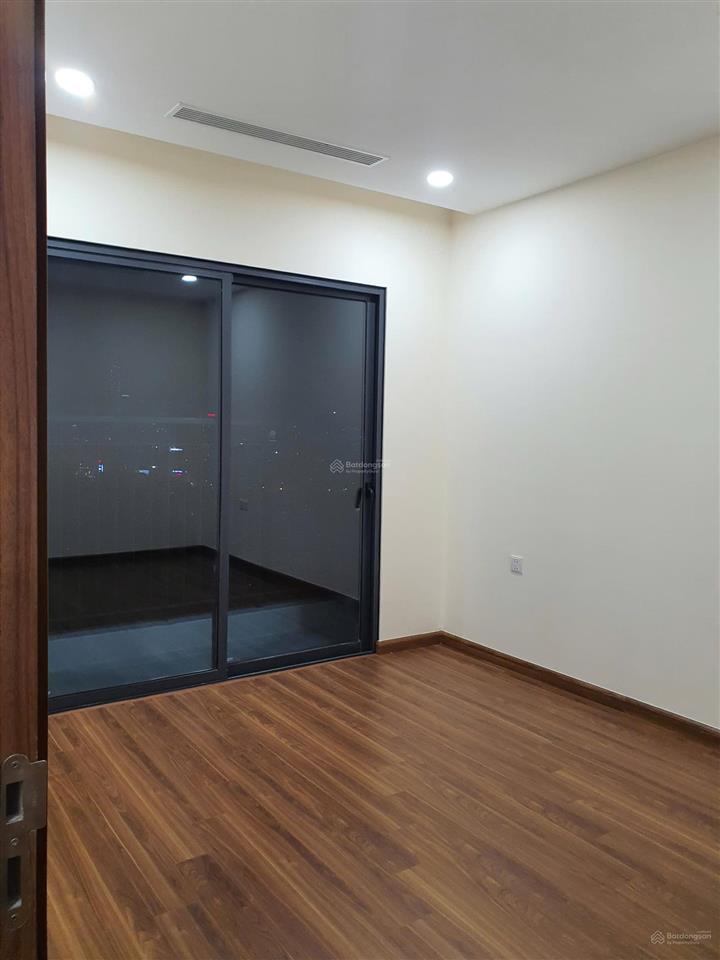 Cho thuê căn 96m2, 3 ngủ 2wc, đồ cơ bản tại golden park  số 2 phạm văn bạch giá 18tr. 0917 748 ***