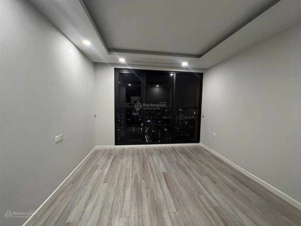 Chính chủ bán căn hộ imperia sky garden. dt 75m2, 2 ngủ 2wc, đồ cơ bản. giá 6.7 tỷ. l/h 0917 748 ***