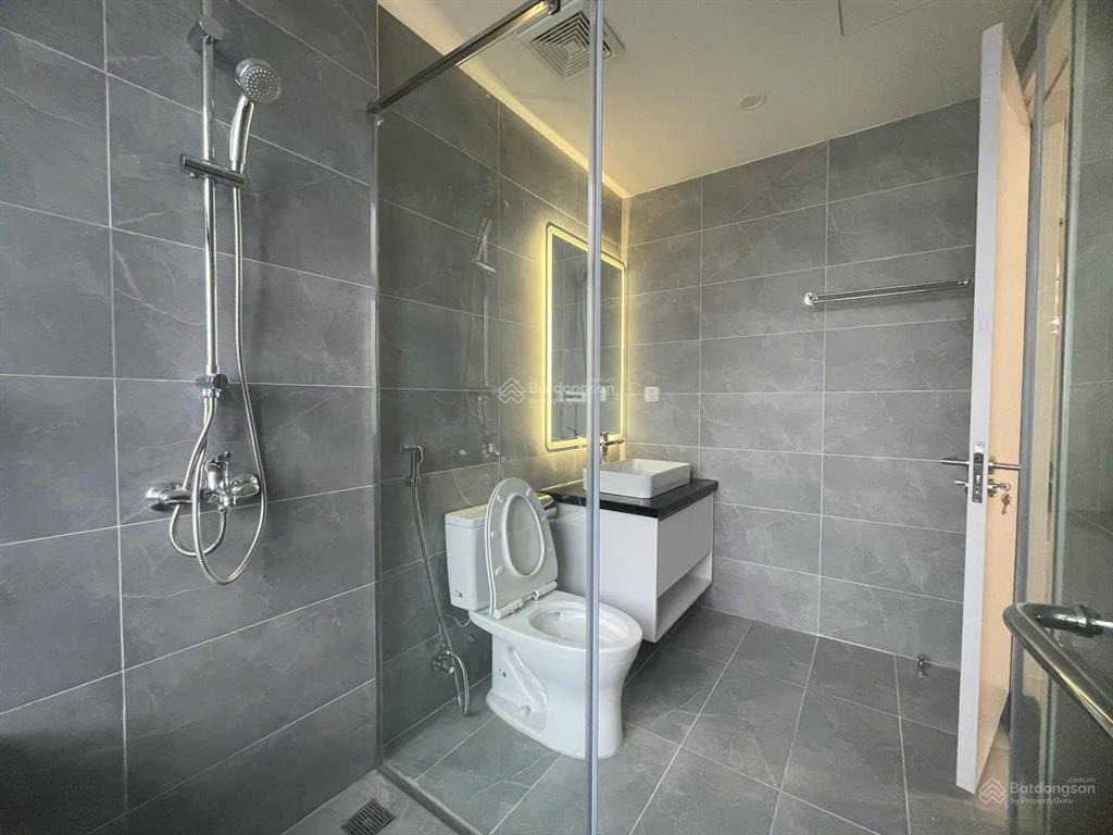 Chính chủ cho thuê 3 ngủ 3wc 144m2 đủ đồ tại chung cư the diamond residence giá 34tr. 0917 748 ***