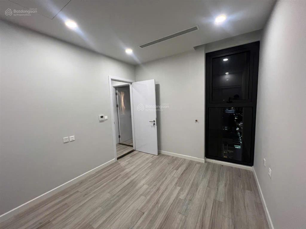 Cho thuê căn 3 pn 2 wc, 120m2 nội thất cơ bản tại the diamond residence. giá 23 triệu. 0917 748 ***