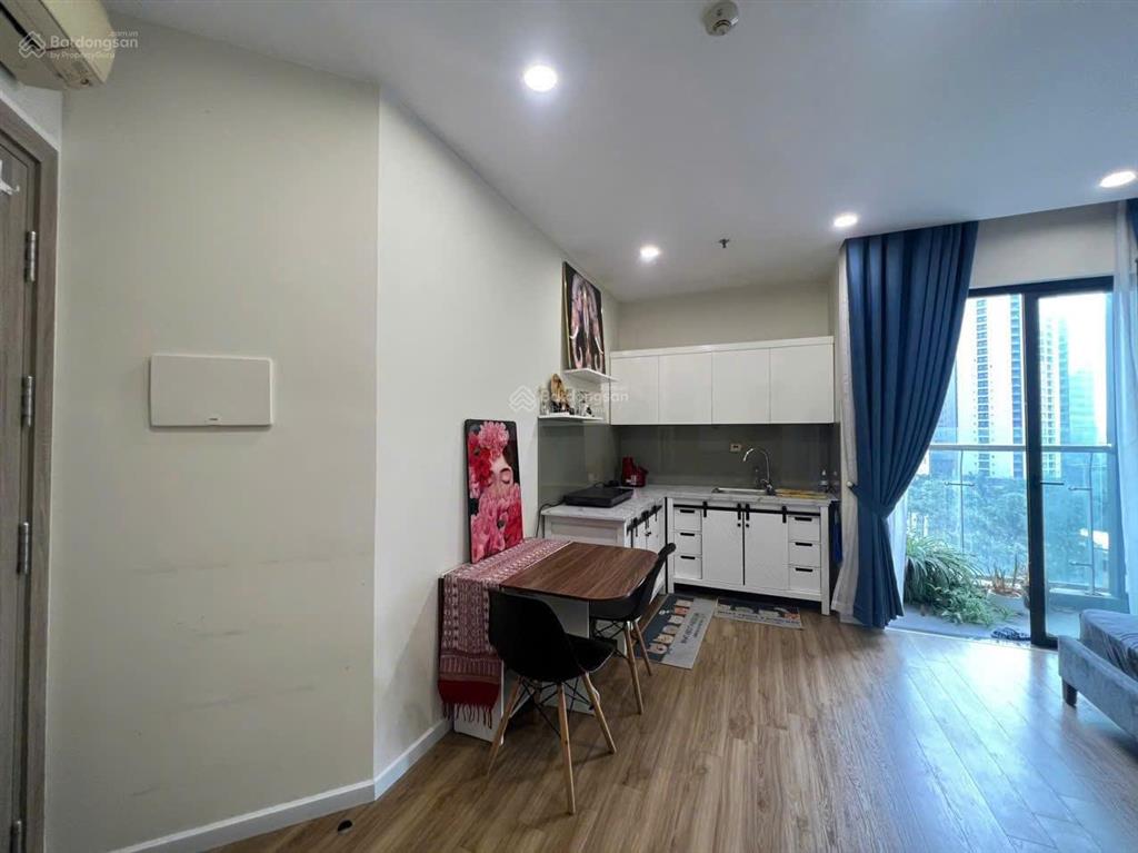 Chính chủ cho thuê căn chung cư trinity tower, dt 28m2 studio đủ đồ. giá 8,5 triệu.  0917 748 ***
