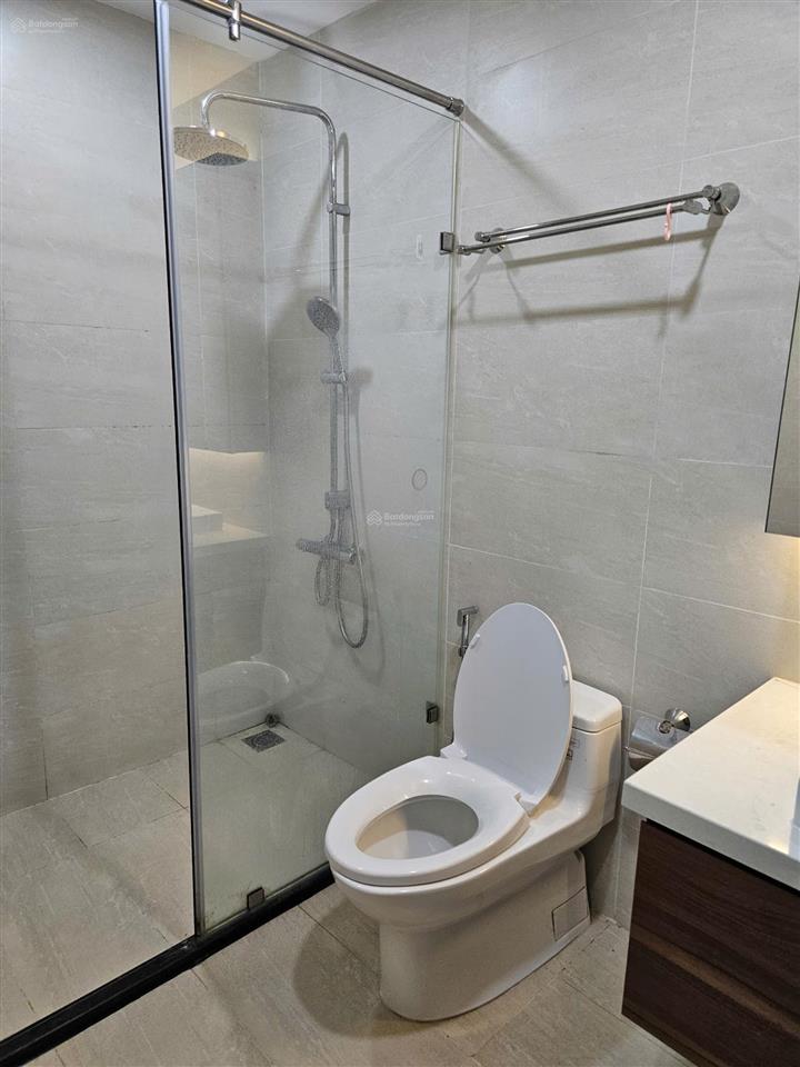 Hot. cho thuê chung cư golden parkcầu giấy. dt 96m2, 2 ngủ 2wc, đồ cơ bản. giá 17.5tr. 0917 748 ***