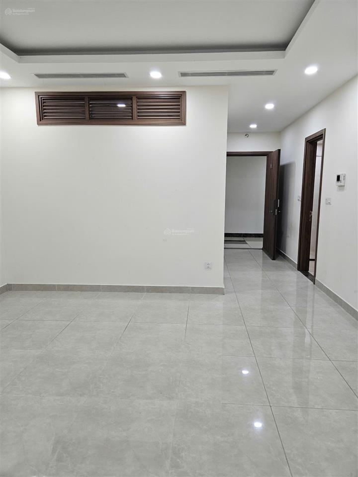 Hot. cho thuê chung cư golden parkcầu giấy. dt 96m2, 2 ngủ 2wc, đồ cơ bản. giá 17.5tr. 0917 748 ***