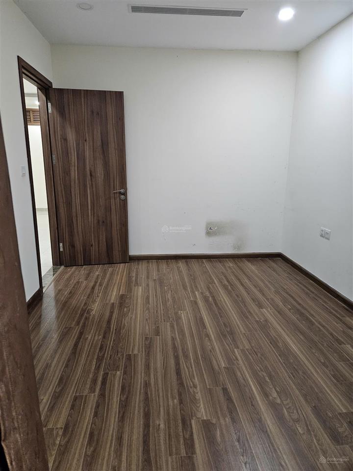 Hot. cho thuê chung cư golden parkcầu giấy. dt 96m2, 2 ngủ 2wc, đồ cơ bản. giá 17.5tr. 0917 748 ***