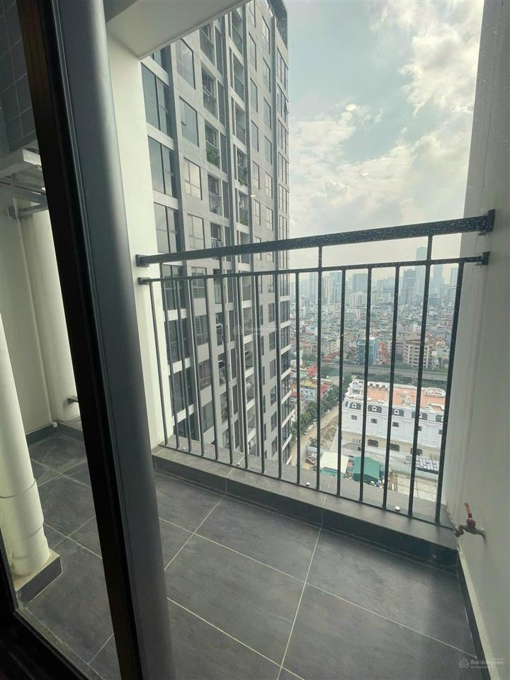 Chính chủ cho thuê 2 ngủ 1wc đồ cơ bản 54m2 tại mipec xuân thủy. giá 15 triệu.  0917 748 ***