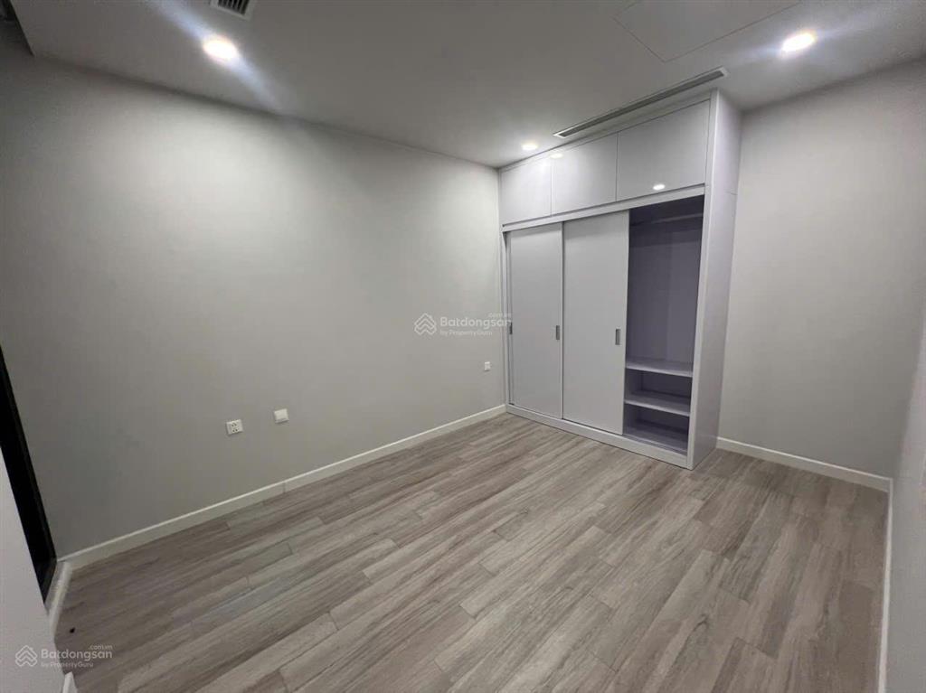 Chính chủ bán căn hộ imperia sky garden. dt 75m2, 2 ngủ 2wc, đồ cơ bản. giá 7 tỷ.  0917 748 ***