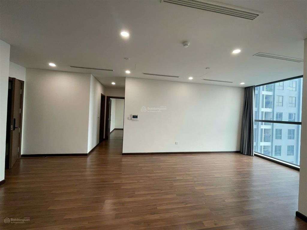 Chính chủ bán 2 ngủ 2wc, đồ cơ bản, dt 85m² tại mipec xuân thủy. giá 9 tỷ bao phí. 0917 748 ***