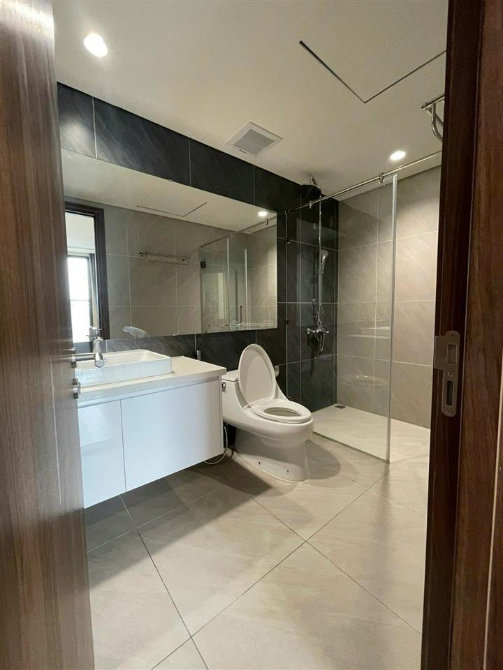 Chính chủ bán 2 ngủ 2wc, đồ cơ bản, dt 85m² tại mipec xuân thủy. giá 9 tỷ bao phí. 0917 748 ***