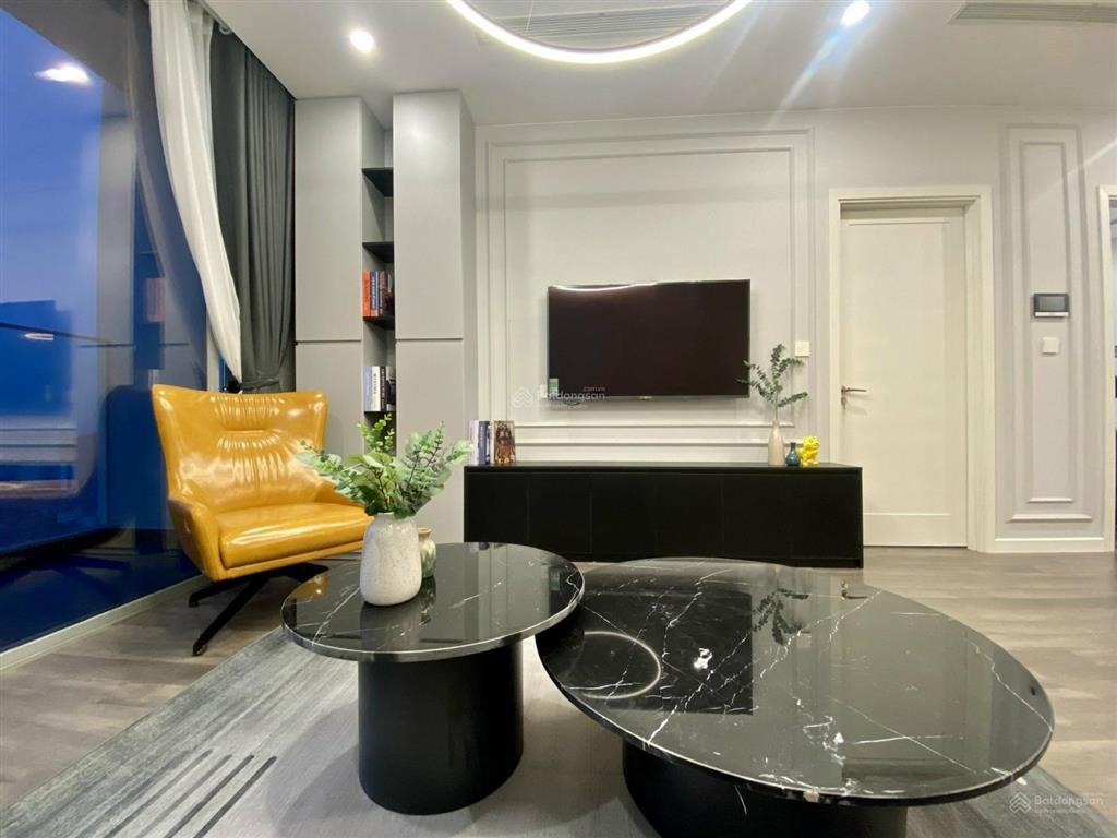 Bán chung cư golden park  cầu giấy. dt 84m2, 2 ngủ 2wc, đủ đồ. giá bán 8,3 tỷ. l/h 0917 748 ***