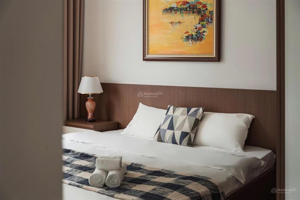 Hot! cho thuê discovery complex cầu giấy. dt 98m2, 2 ngủ 2wc, đủ đồ. giá 18 triệu. 0917 748 ***