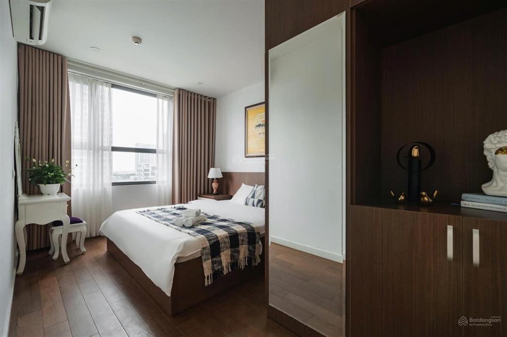 Hot! cho thuê discovery complex cầu giấy. dt 98m2, 2 ngủ 2wc, đủ đồ. giá 18 triệu. 0917 748 ***