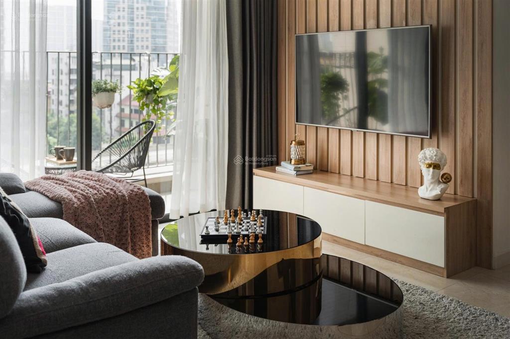Hot! cho thuê discovery complex cầu giấy. dt 98m2, 2 ngủ 2wc, đủ đồ. giá 18 triệu. 0917 748 ***