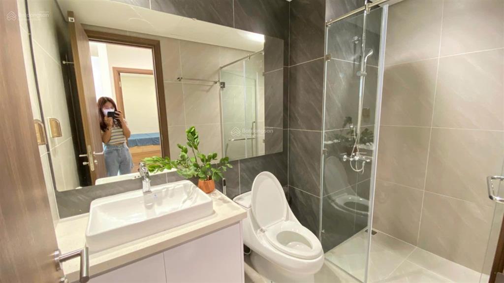 Cho thuê mipec rubik xuân thủy, dt 54m2, 2 ngủ 1wc, đủ đồ. giá thuê 17 triệu. l/h 0917 748 ***