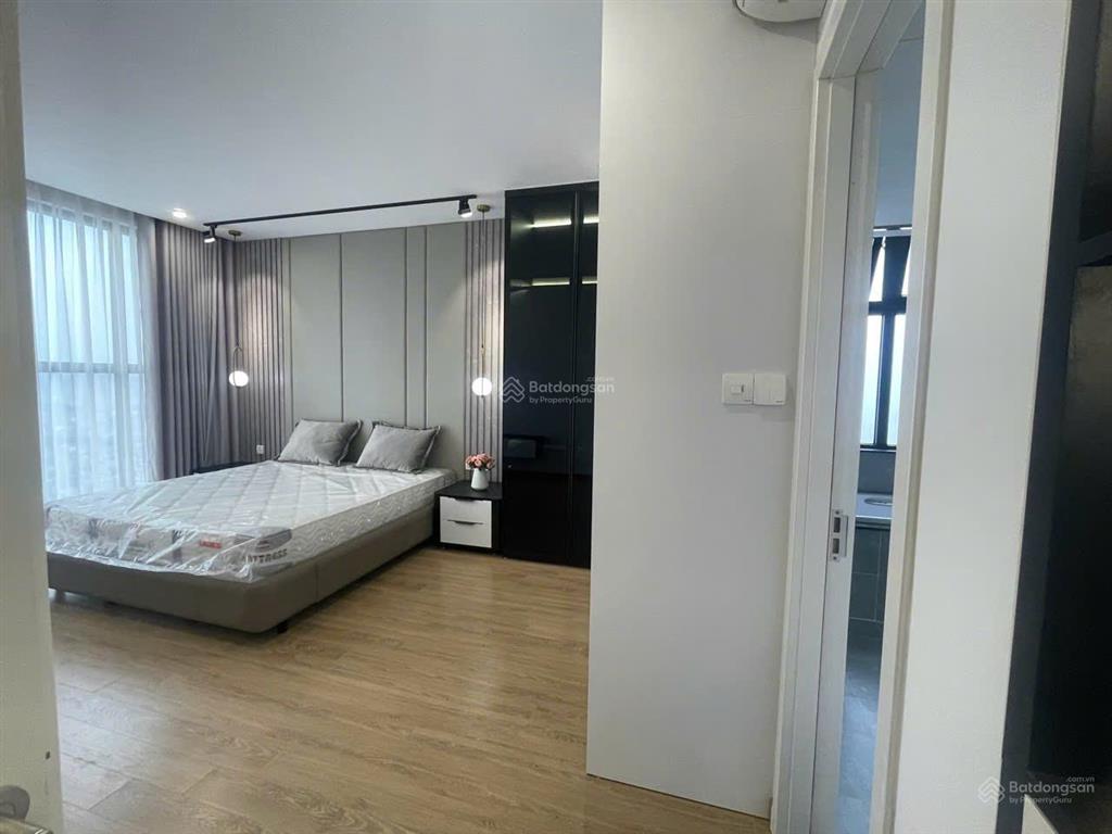 Cho thuê căn chung cư luxury park view  cầu giấy. dt 130m2, 4 ngủ 2wc, đủ đồ. giá 26tr. 0917 748 ***