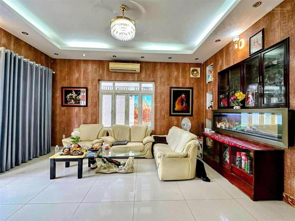 Hot! bán nhà khan hiếm đường tô hiến thành, quận 10  dt 4.7 x 21  4 tầng  hđt 55tr/th  27 tỷ