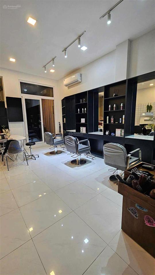 Vip nhất tân phú! mặt tiền nguyễn sơn gần ngân hàng đoạn đẹp  dt 9m x 20  hđt 100 tr/th  39 tỷ