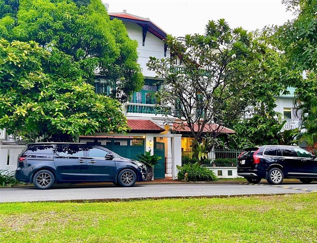Vip! biệt thự siêu khủng góc 2 mặt tiền đường trần não  dt 15.5 x 15.5  kc 2 tầng  giá 48 tỷ