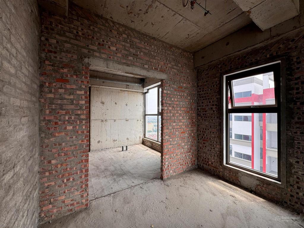 Chủ nhà cần bán 1 căn penthouse góc phiên bản giới hạn, nhận nhà ngay, 240m2 giá 22 tỷ. sổ lâu dài