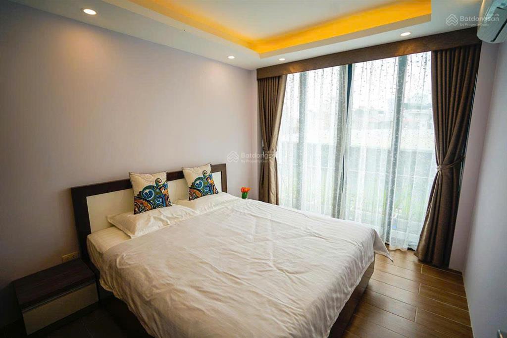 Cần bán tòa nhà 7 tầng,lô góc, có chỗ đỗ oto, gần chợ ngọc thụy, kinh doanh homestay, 2 lối đi vào